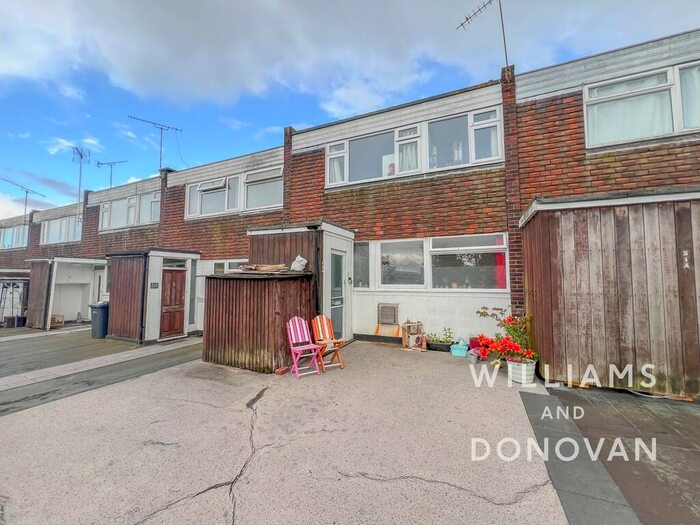 3 Bedroom Apartment To Rent In Spa Road, Hockley, SS5