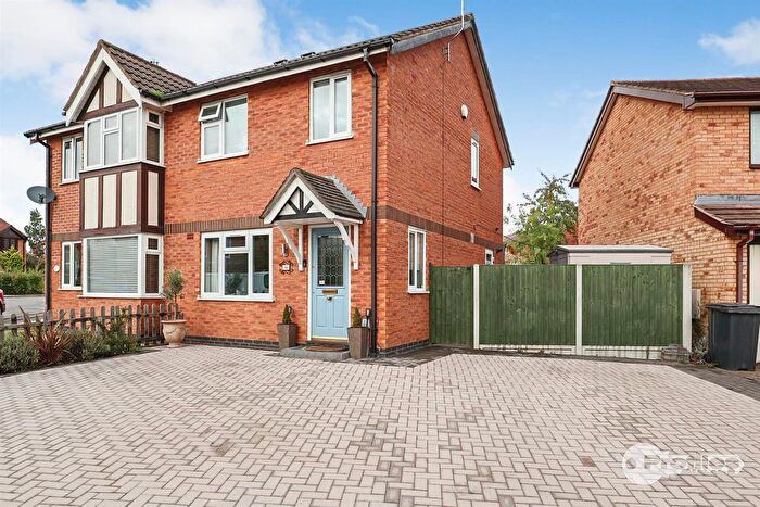 3 Bedroom Semi-detached House For Sale In Lossiemouth Road, Hinckley, LE10