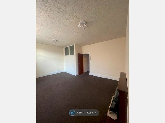 2 Bedroom Flat To Rent In Burnley Road, Padiham, Burnley, BB12