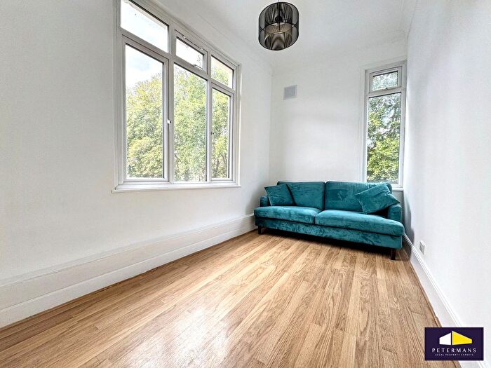 2 Bedroom Flat To Rent In East Dulwich Grove, London, SE22