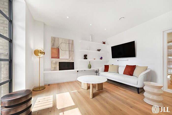 3 Bedroom Town House To Rent In Orchard Place, Goodluck Hope, E14