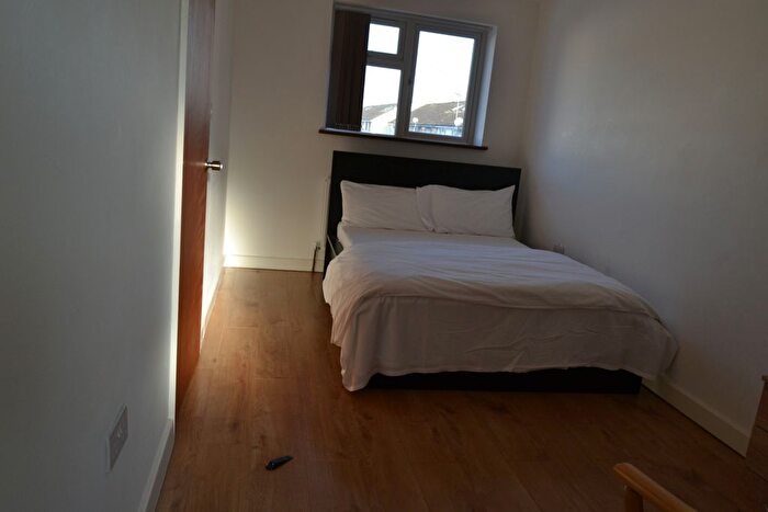 3 Bedroom Terraced House For Sale In Harwood Avenue, Hornchurch, RM11