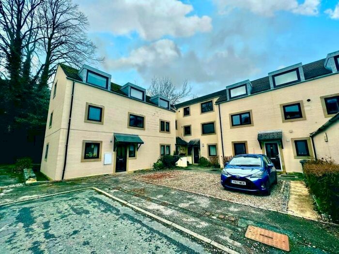 2 Bedroom Flat To Rent In Old Bridge Rise, Stockeld Way, Ilkley, West Yorkshire, LS29