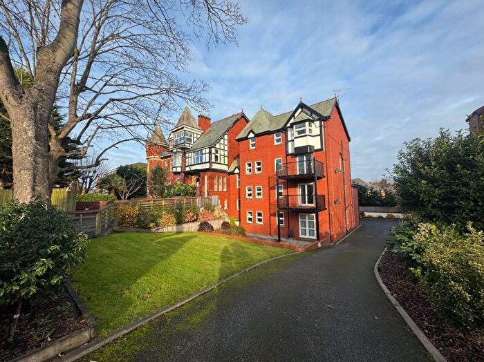 3 Bedroom Flat To Rent In Penthouse Apartment, Grosvenor Road, Birkdale, Merseyside, PR8