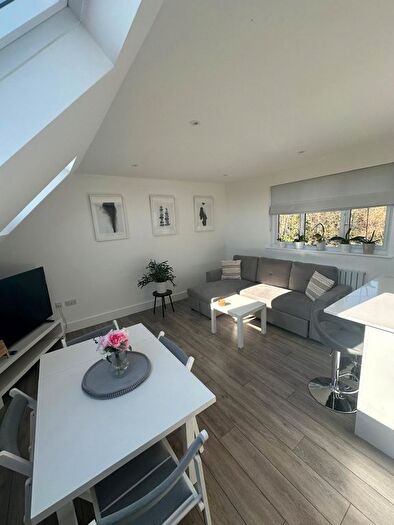 3 Bedroom Flat To Rent In Whitton Avenue West, Greenford, UB6