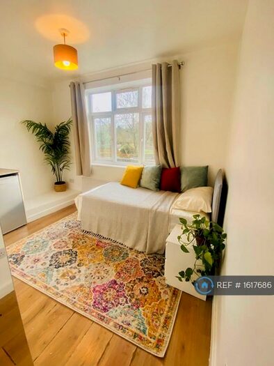 Studio To Rent In Shaftesbury Circle, London, HA2