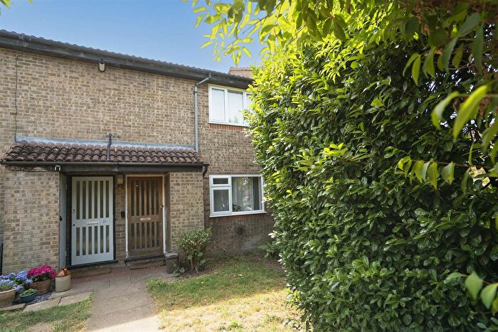 2 Bedroom Maisonette For Sale In Hogarth Crescent, Colliers Wood, SW19