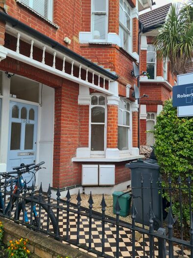 2 Bedroom Maisonette To Rent In Whitestile Road, Brentford, TW8