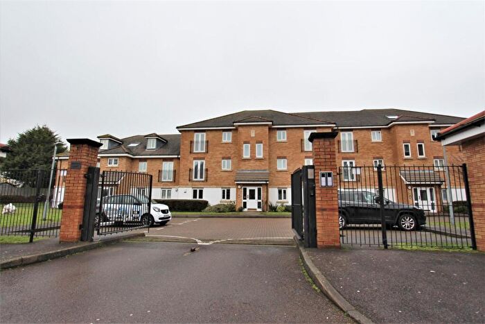 2 Bedroom Flat To Rent In Woodville Court, Stafford Close, Oakwood, N14