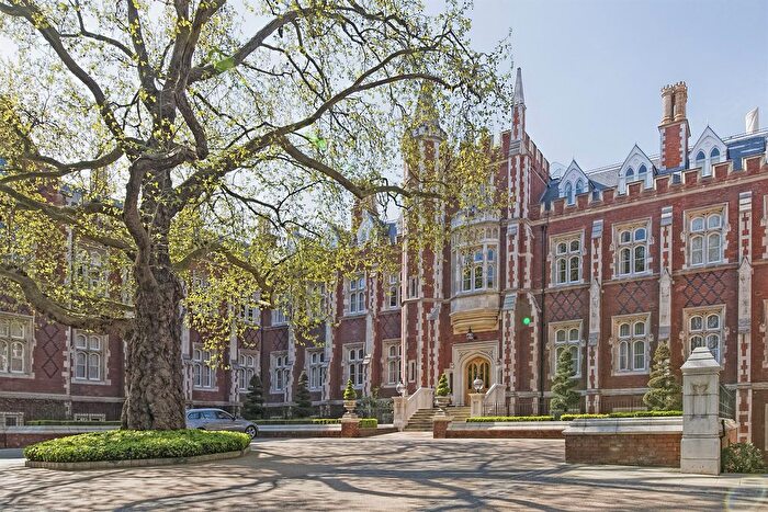 3 Bedroom Maisonette To Rent In The Bromptons, Rose Square, SW3