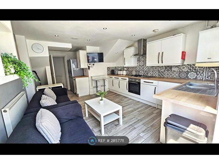 6 Bedroom Terraced House To Rent In Parkfield Place, Cardiff, CF14