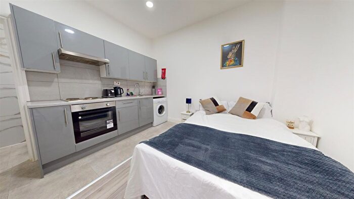 1 Bedroom Flat To Rent In Donnington Road, Brondesbury, London, NW10