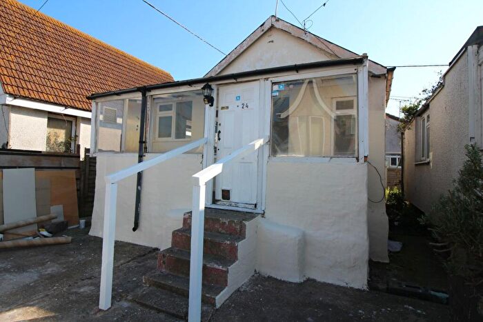 1 Bedroom Bungalow To Rent In Vauxhall Avenue, Jaywick, Clacton-on-Sea, CO15