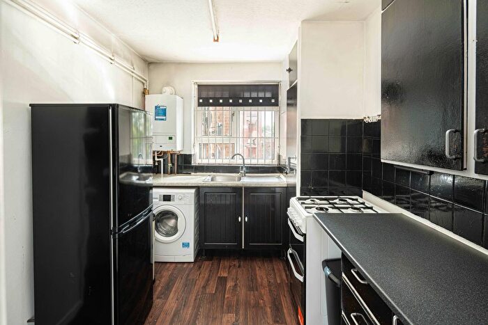 2 Bedroom Flat For Sale In Bethwin Road, Southwark, SE5