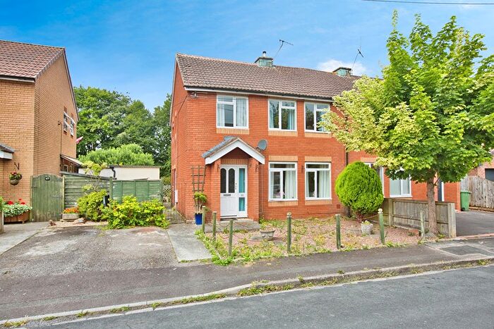 3 Bedroom Semi-Detached House For Sale In Glanvill Road, Street, Somerset, BA16