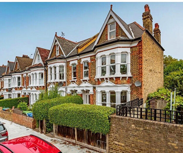 2 Bedroom Flat To Rent In Wyneham Road, Herne Hill, SE24