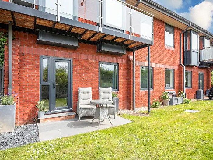 1 Bedroom Flat To Rent In Station Yard, Thame, Oxfordshire, OX9