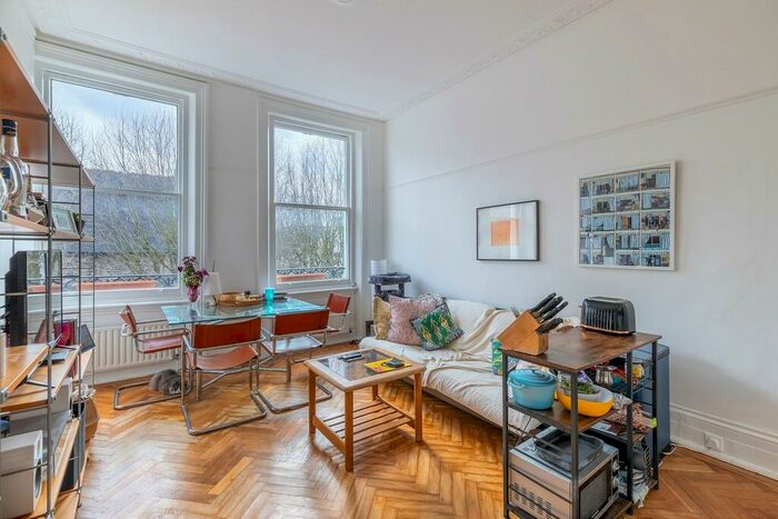 2 Bedroom Flat To Rent In Redcliffe Square, Chelsea, SW10