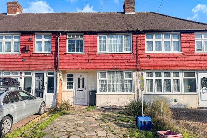 3 Bedroom Terraced House For Sale In Beeston Way, Feltham, Middlesex, TW14