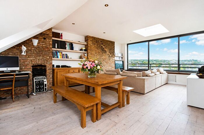 3 Bedroom Maisonette For Sale In Ospringe Road, Kentish Town, NW5