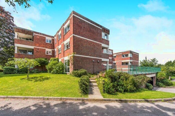 2 Bedroom Flat To Rent In Warren Road, Guildford, GU1
