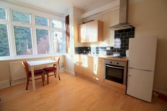 Studio To Rent In Hanworth Road, Hounslow TW4