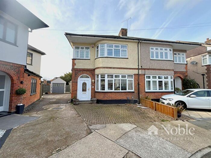 3 Bedroom Semi Detached House For Sale In Eyre Close, Romford, RM2