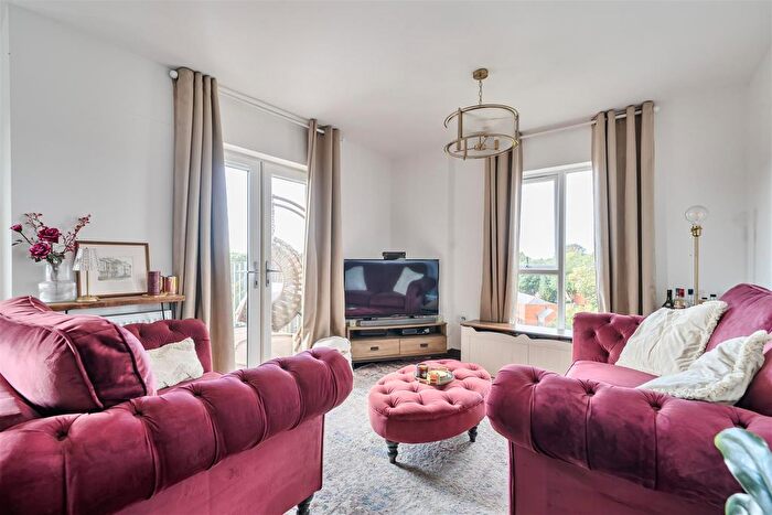 2 Bedroom Flat For Sale In Rosalind Drive, Maidstone, ME14