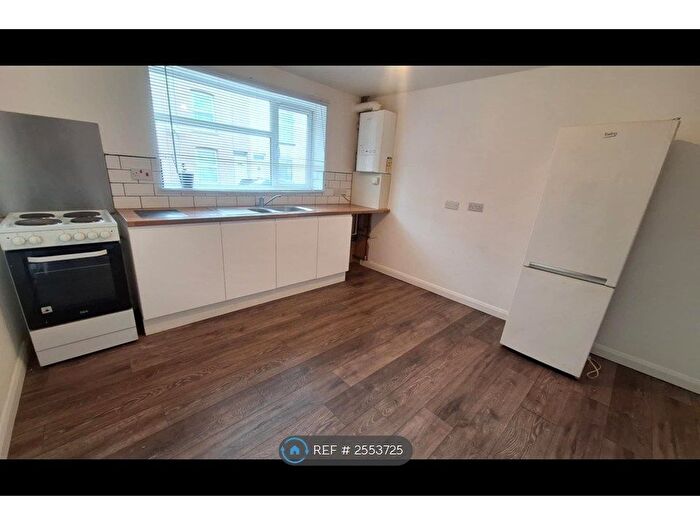 4 Bedroom Flat To Rent In Brook Street, Northampton, NN1
