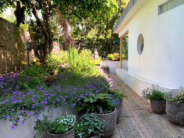 5 Bedroom Semi-Detached House For Sale In Rochester Square, Camden, NW1 - Photo 11