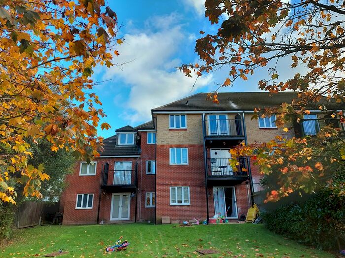 2 Bedroom Flat To Rent In Midanbury Lane, Southampton, SO18