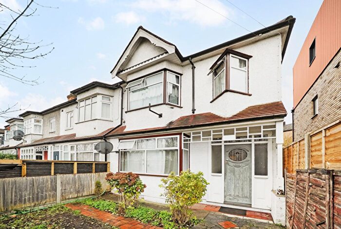 3 Bedroom Property For Sale In Downhills Way, London, N17