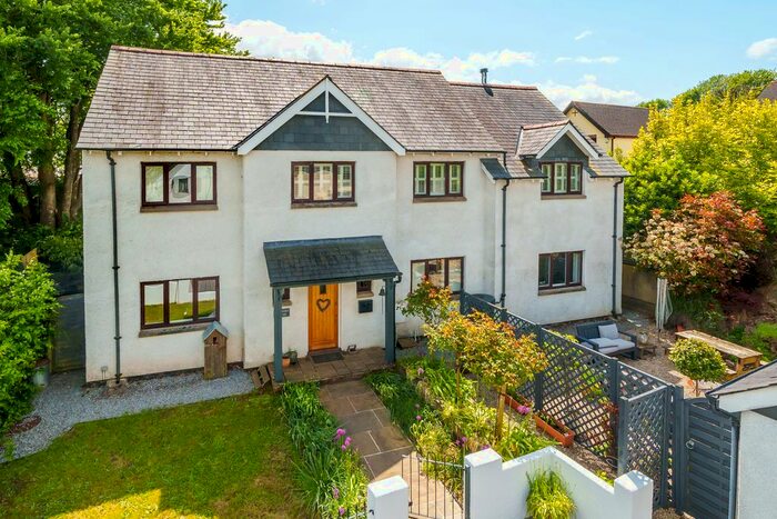 4 Bedroom Detached House For Sale In Kellett Close, Ashburton, Newton Abbot, TQ13