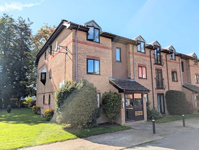 1 Bedroom Flat To Rent In Kings Road, Westlands, RH13