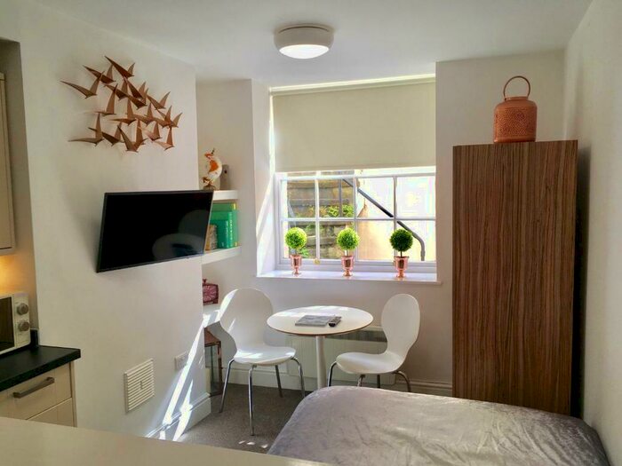 Studio To Rent In Berkeley Square, Bristol, BS8 - Photo 2
