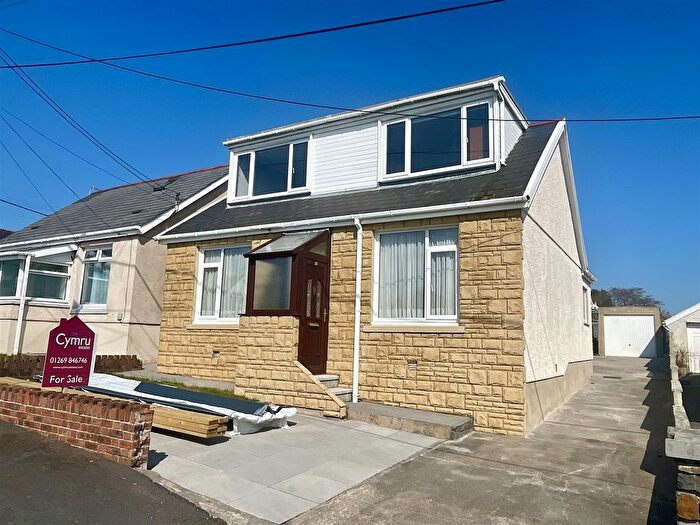 4 Bedroom Detached Bungalow For Sale In Singleton Road, Upper Tumble, Llanelli, SA14