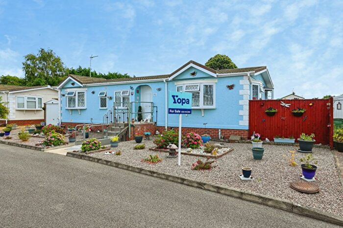 3 Bedroom Mobile/park Home For Sale In Osborne Road, Wisbech, PE13