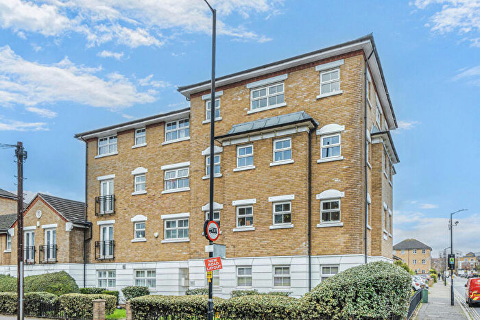 2 Bedroom Apartment For Sale In Commercial Way, Peckham, London, SE15