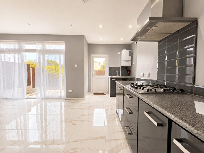 5 Bedroom Terraced House To Rent In Newbury Park, IG2