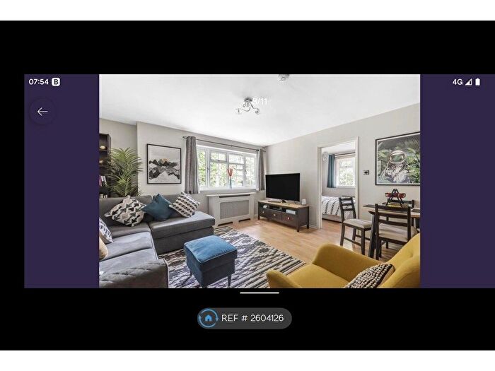 1 Bedroom Flat To Rent In Hawkesworth Drive, Bagshot, GU19