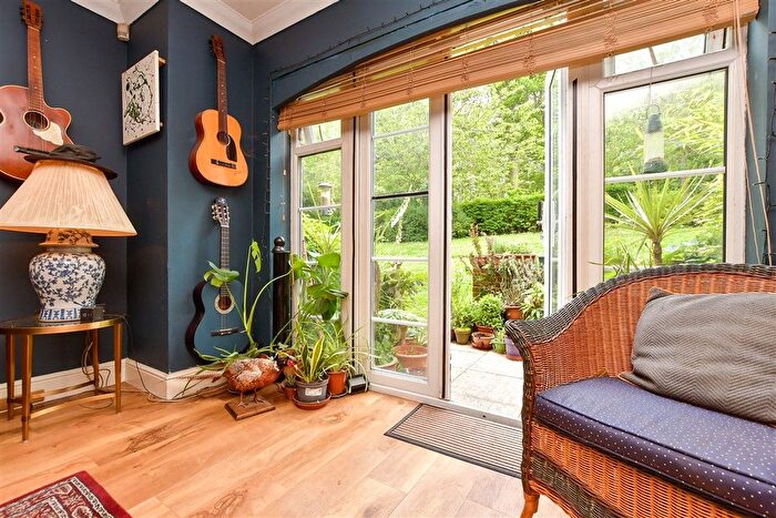 1 Bedroom Flat For Sale In Gatton Park Road, Redhill, Surrey, RH1