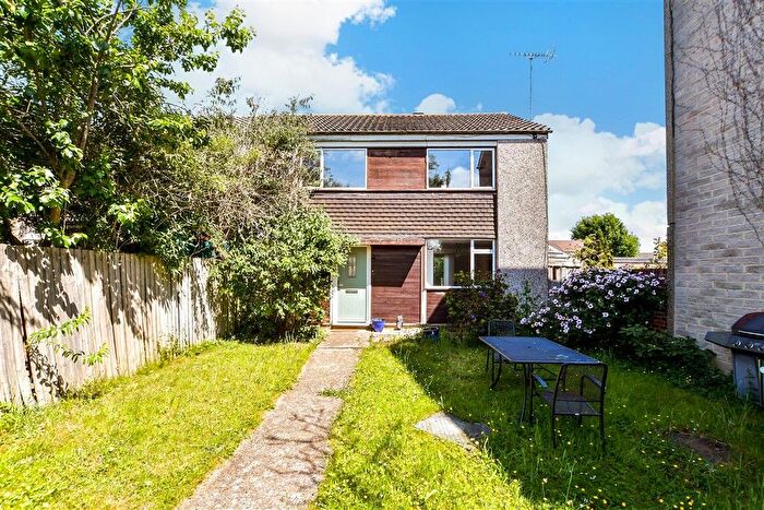 4 Bedroom Semi-Detached House For Sale In Thornton Place, Horley, Surrey, RH6