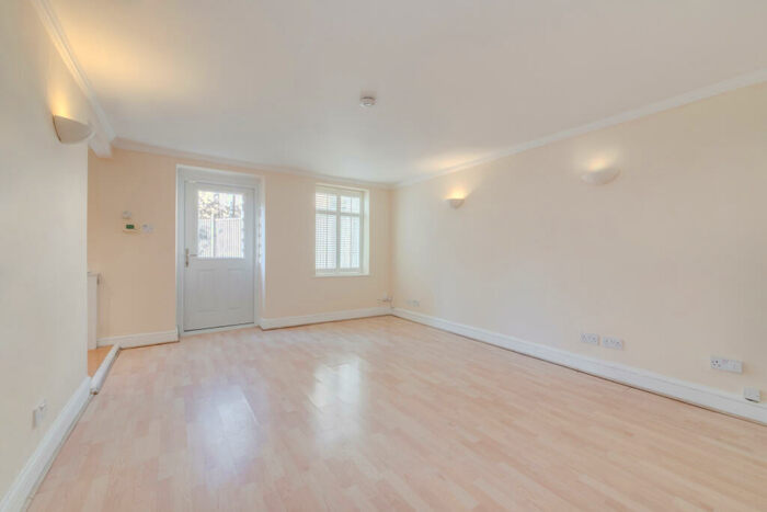 3 Bedroom Maisonette To Rent In Primrose Gardens, South Hampstead, NW3