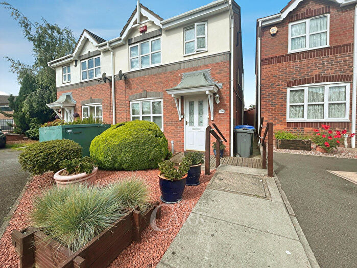 3 Bedroom Semi Detached House For Sale In Throstles Close, Great Barr, Birmingham, B43