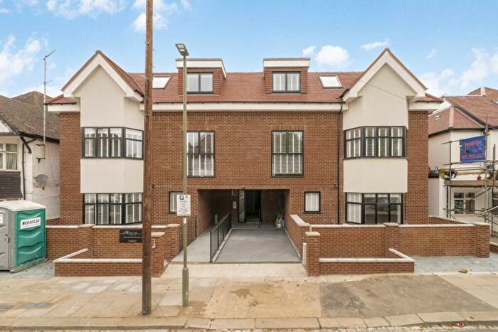 1 Bedroom Flat To Rent In Beechcroft Avenue, Golders Green, NW11