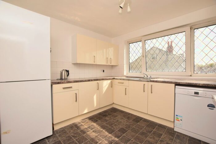 3 Bedroom Semi-Detached House To Rent In Warminster Road, Bristol, BS2