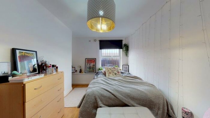 4 Bedroom Flat To Rent In `, Leicester Grove, Woodhouse, Leeds, LS7
