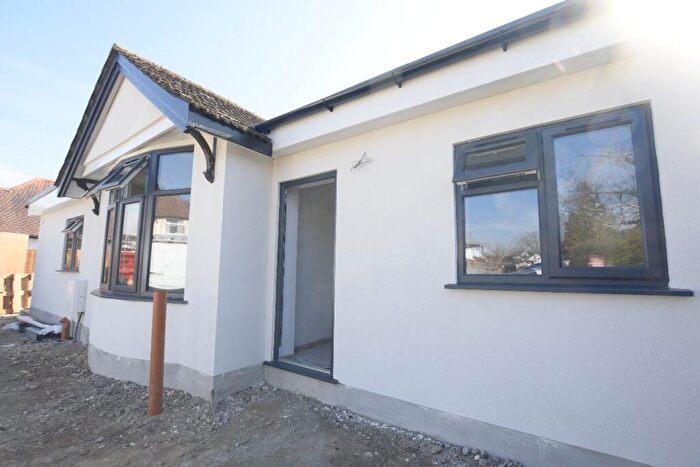 6 Bedroom Bungalow To Rent In The Meadow Way, Harrow, HA3