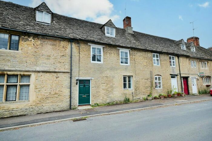 3 Bedroom Cottage To Rent In Coronation Street, Fairford, GL7