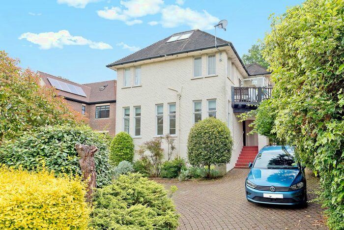 3 Bedroom Flat To Rent In Home Park Road, London SW19